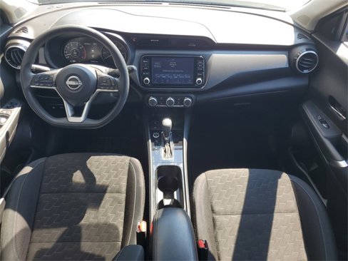 Used 2023 Nissan Kicks SV image 3