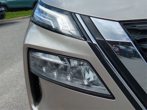 Used 2022 Nissan Rogue Platinum w/ Head-Up Display Package image 9