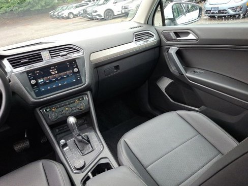 Certified 2019 Volkswagen Tiguan SE w/ Panoramic Sunroof Package image 16