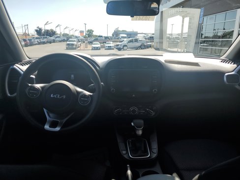Used 2023 Kia Soul LX w/ LX Technology Package image 15