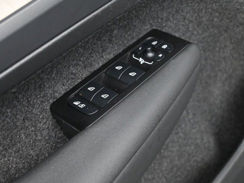 Certified 2022 Volvo XC40 P8 Recharge Ultimate image 11