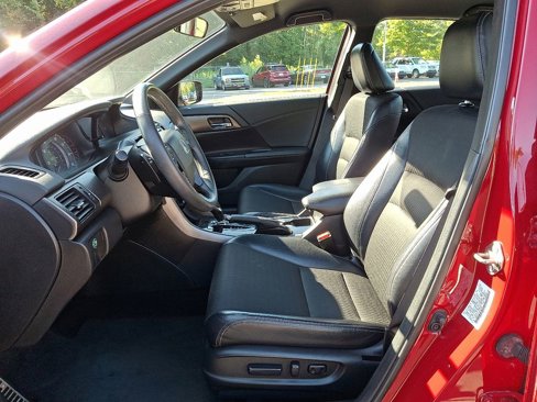 Used 2017 Honda Accord Sport image 10