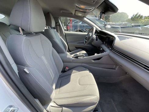 Used 2024 Hyundai Elantra SEL image 15