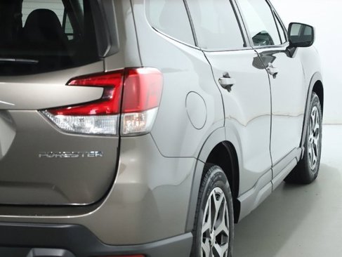 Used 2020 Subaru Forester Premium image 48