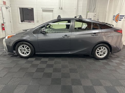 Used 2021 Toyota Prius LE image 6