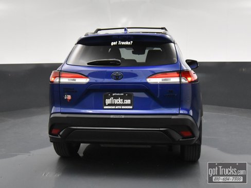 Used 2024 Toyota Corolla Cross SE image 5