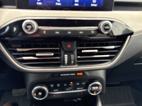 Used 2020 Ford Escape SE image 12