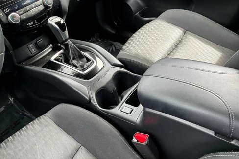 Used 2017 Nissan Rogue SV image 15
