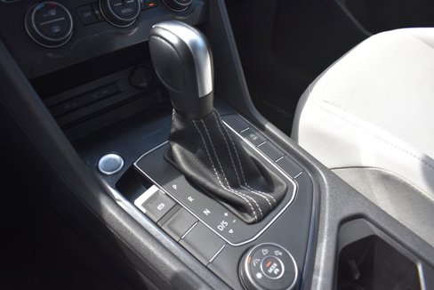 Used 2021 Volkswagen Tiguan SE image 28