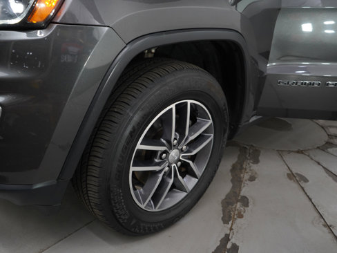 Used 2018 Jeep Grand Cherokee Limited w/ Luxury Group II image 29