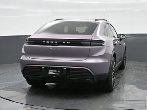 Certified 2024 Porsche Macan 4 Electric image 7