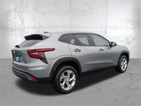 Certified 2024 Chevrolet Trax LS w/ LS Convenience Package image 4