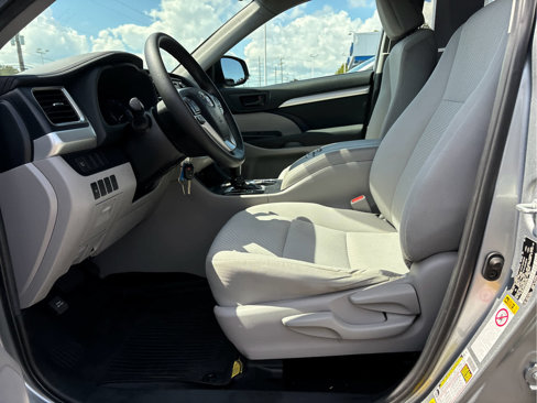 Used 2019 Toyota Highlander LE image 8