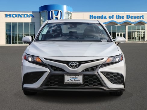 Used 2023 Toyota Camry SE image 2