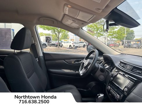 Used 2019 Nissan Rogue SV image 16