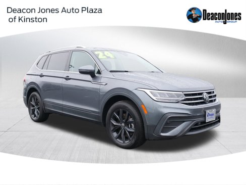 Used 2024 Volkswagen Tiguan SE image 1