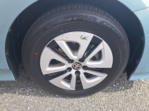 Used 2017 Toyota Prius Four image 11
