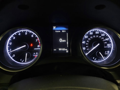 Used 2018 Toyota Camry LE image 23