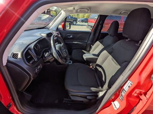 Used 2018 Jeep Renegade Altitude w/ Advanced Technology Group image 9
