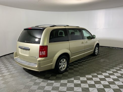 Used 2010 Chrysler Town & Country Touring w/ Family Value Group image 6