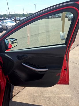 Used 2012 Ford Focus SE w/ SE Sport Pkg image 16