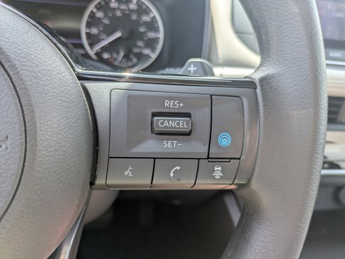 Used 2023 Nissan Rogue SV image 20