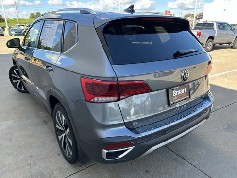 Used 2022 Volkswagen Taos SE image 4