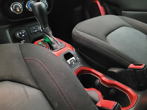 Used 2015 Jeep Renegade Trailhawk image 26