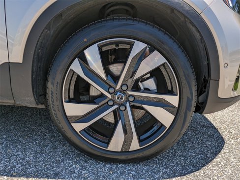 Certified 2023 Volvo XC40 B5 Plus image 11
