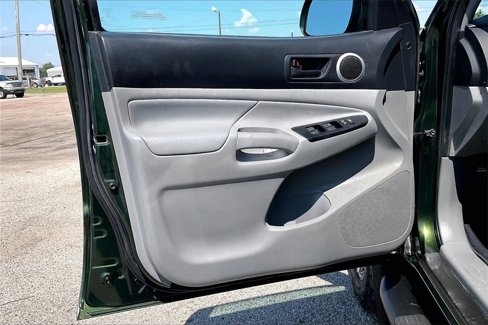 Used 2014 Toyota Tacoma PreRunner image 16