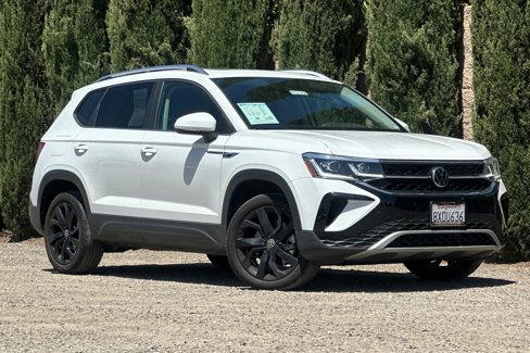 Used 2022 Volkswagen Taos SEL w/ Panoramic Sunroof Package image 2