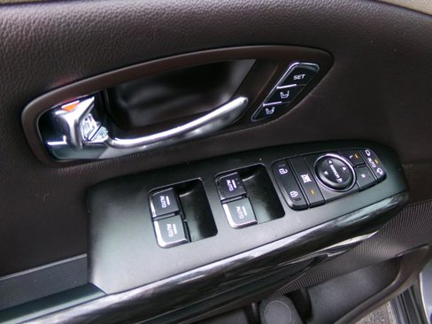 Used 2016 Kia Sedona SX Limited image 12
