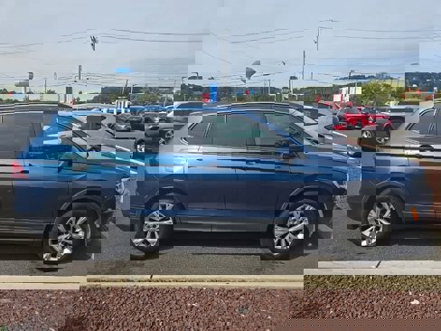 Used 2018 Volkswagen Tiguan S image 4