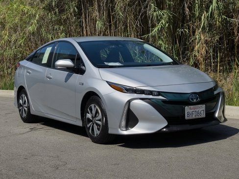 Used 2018 Toyota Prius Prime Premium image 2