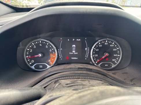 Used 2018 Jeep Renegade Latitude w/ Cold Weather Group image 2