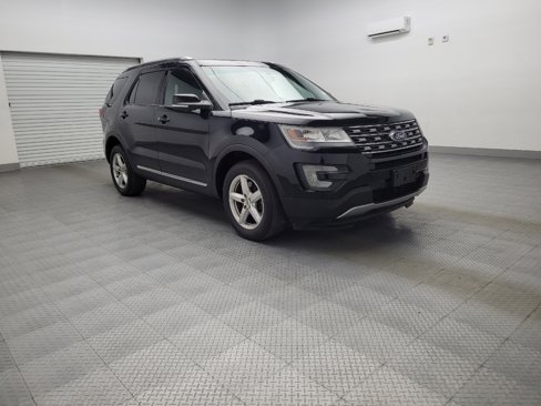 Used 2017 Ford Explorer XLT w/ Equipment Group 202A image 13
