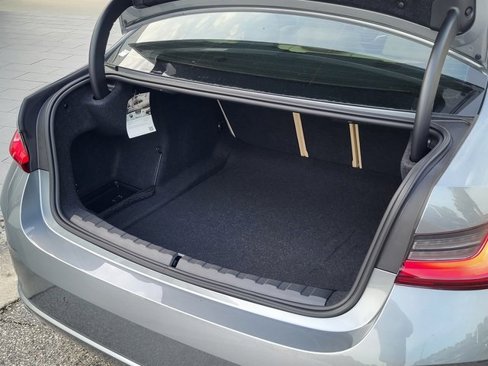 New 2025 BMW 330i Sedan w/ Convenience Package image 4