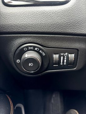 Used 2020 Jeep Compass Limited image 21