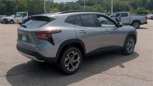 New 2025 Chevrolet Trax LT w/ Driver Confidence Package image 8