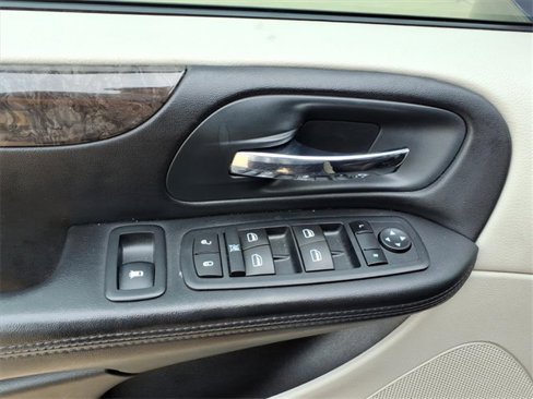 Used 2011 Dodge Grand Caravan Crew w/ Entertainment Group 1 image 16