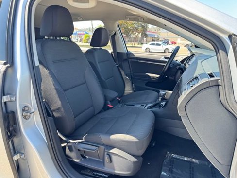 Used 2019 Volkswagen e-Golf SE w/ Driver Assistance Package image 20