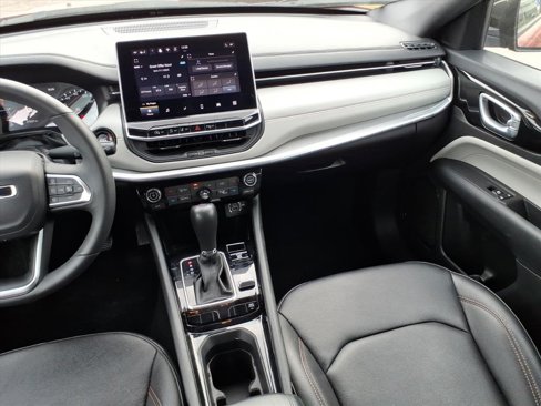 Used 2024 Jeep Compass Limited image 11