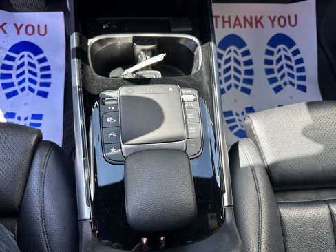 Used 2021 Mercedes-Benz GLB 250 4MATIC image 17