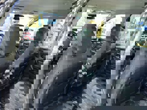 Used 2016 GMC Acadia SLE image 28