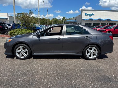 Used 2014 Toyota Camry L image 2