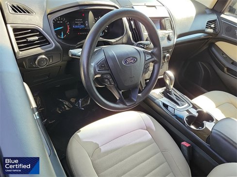 Certified 2017 Ford Edge SE image 3