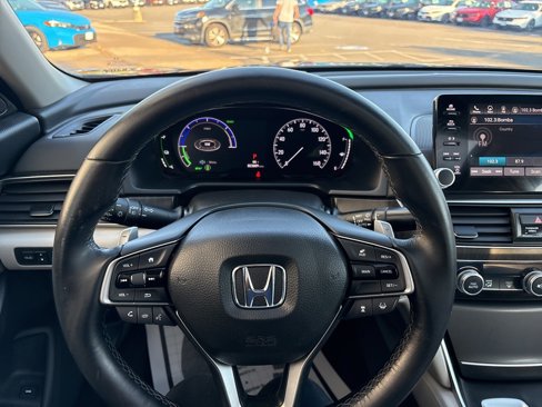 Used 2018 Honda Accord Touring image 16