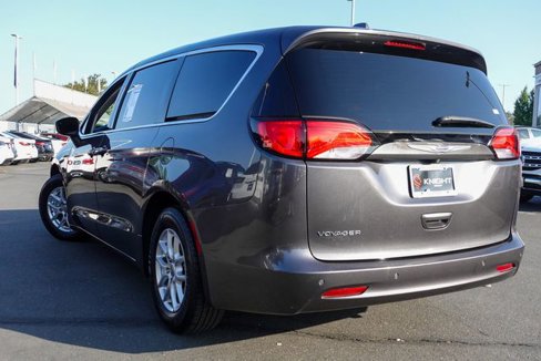 Used 2020 Chrysler Voyager LX image 9