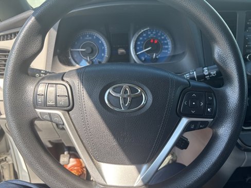 Used 2018 Toyota Sienna LE image 35