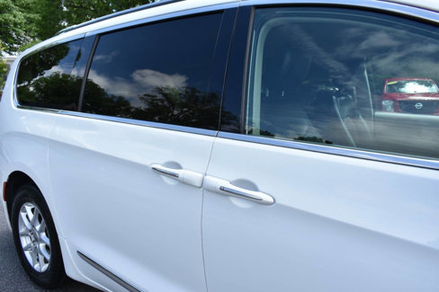 Used 2020 Chrysler Pacifica Touring-L image 36